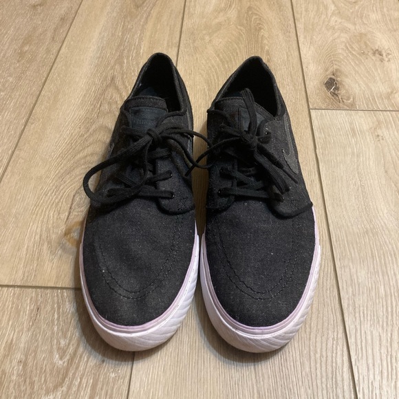 Mens Nike SB Zoom Sneakers - Picture 3 of 7